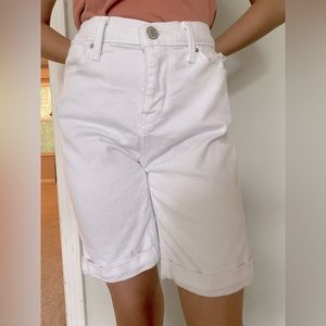 Signature Levi Strauss white Bermuda shorts